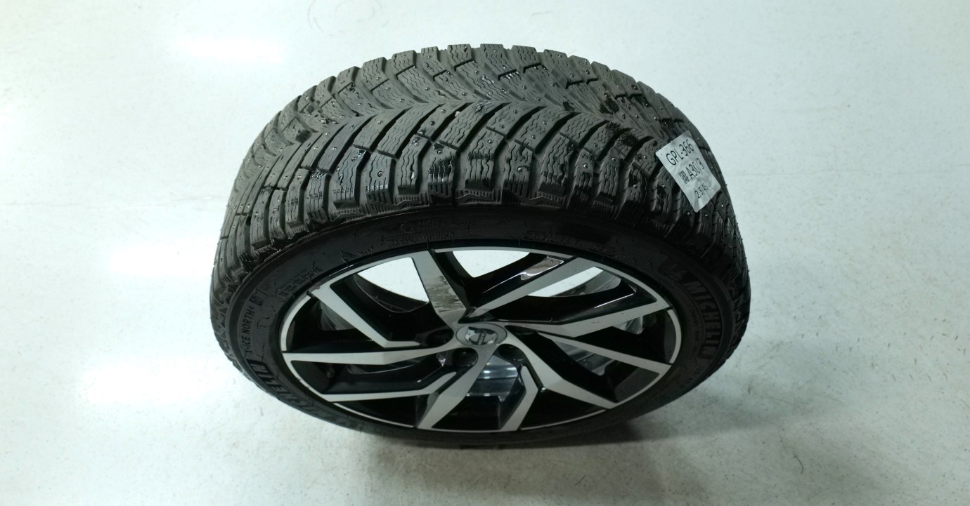 Esittelykuva Volvo V60 kevythybridiautosta.