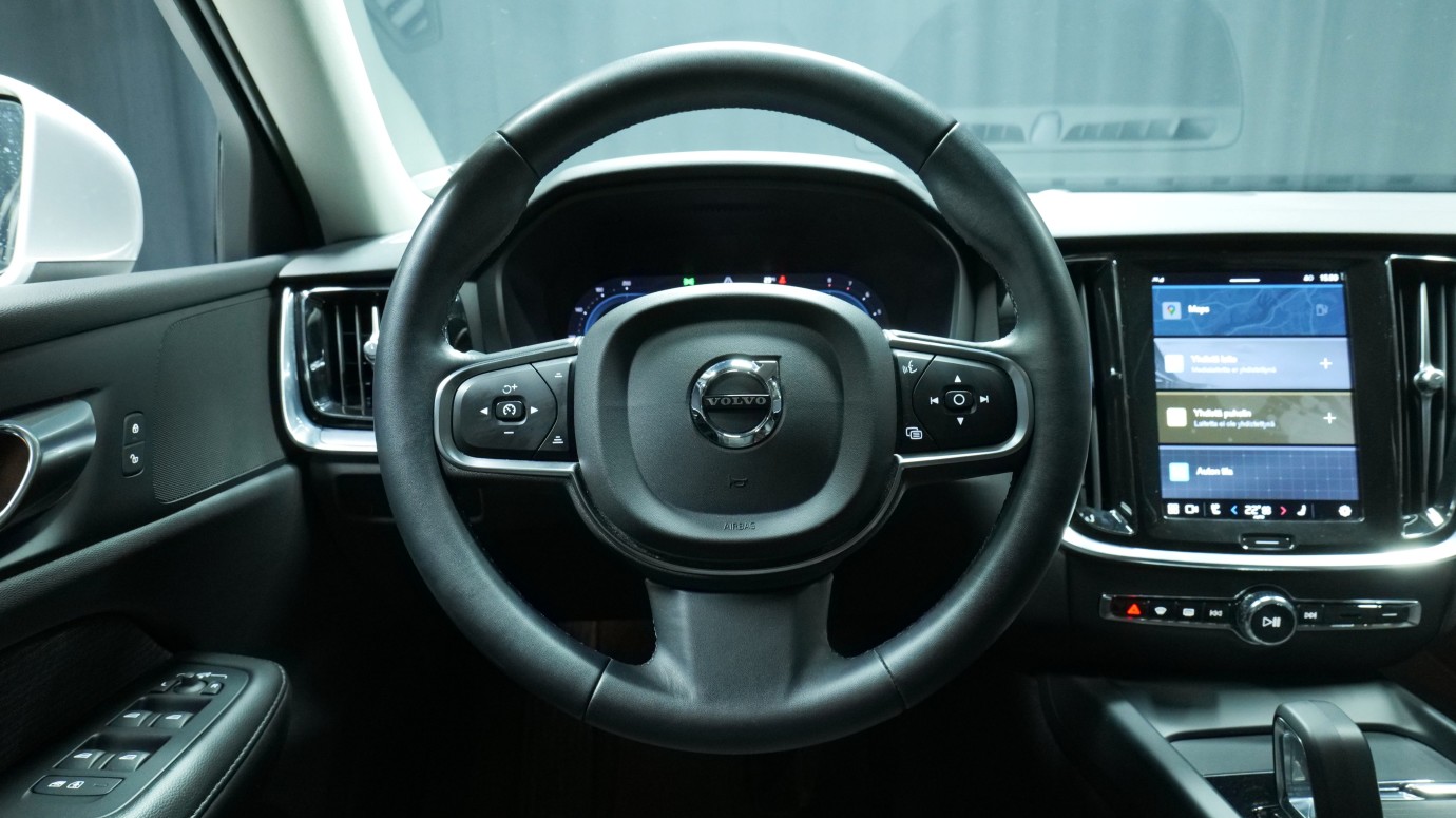 Esittelykuva Volvo V60 kevythybridiautosta.