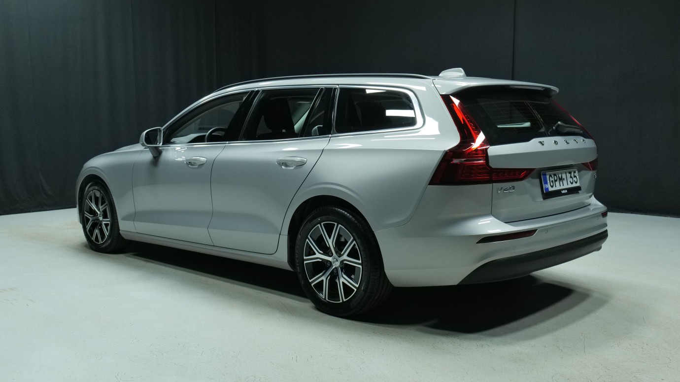 Esittelykuva Volvo V60 kevythybridiautosta.