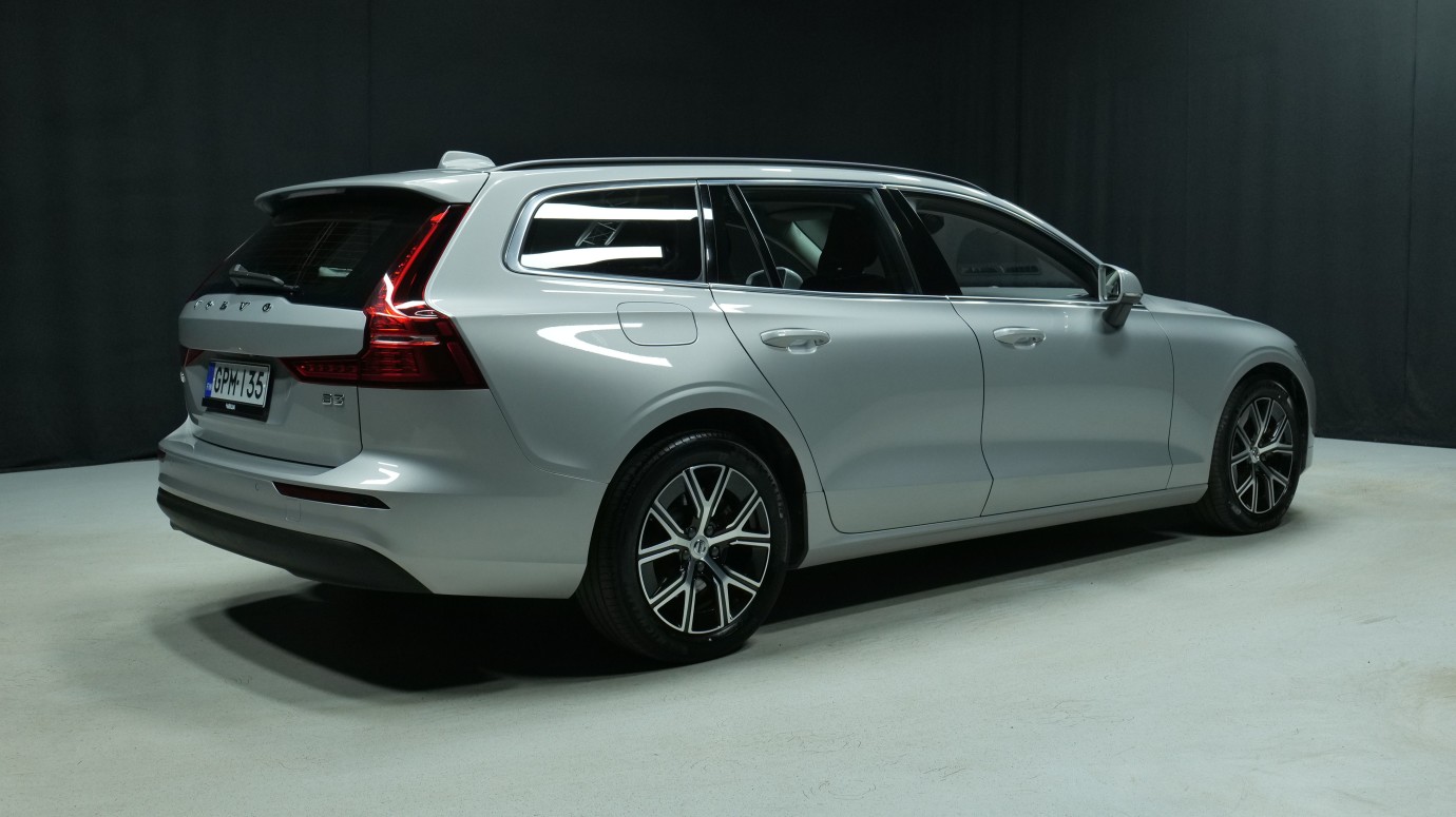 Esittelykuva Volvo V60 kevythybridiautosta.