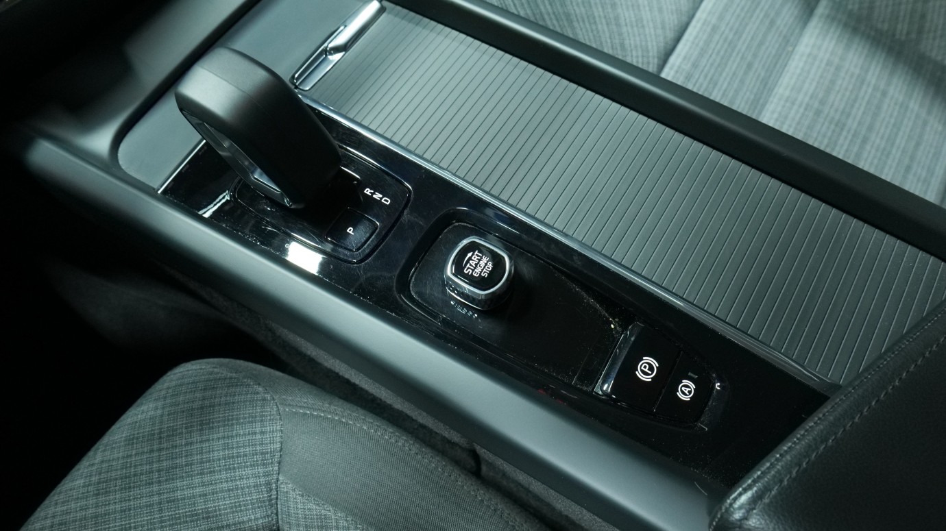 Esittelykuva Volvo V60 bensiiniautosta.