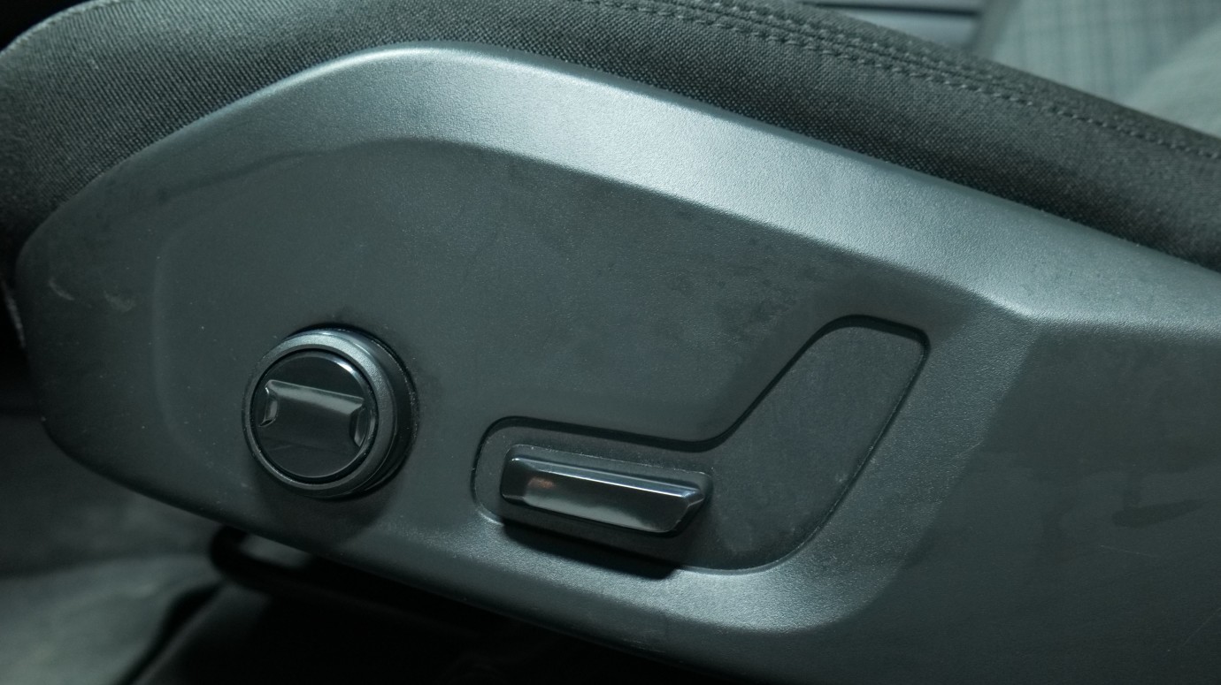 Esittelykuva Volvo V60 bensiiniautosta.