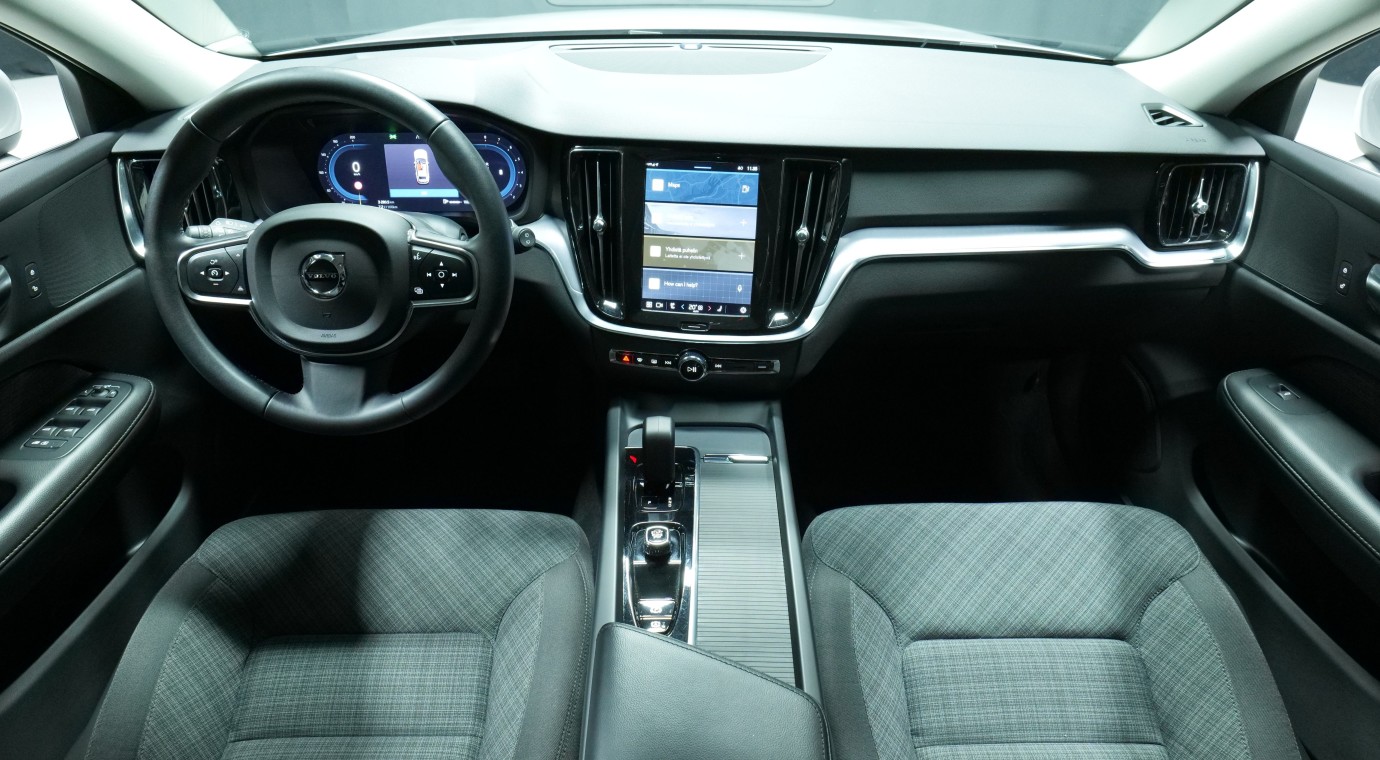 Esittelykuva Volvo V60 bensiiniautosta.