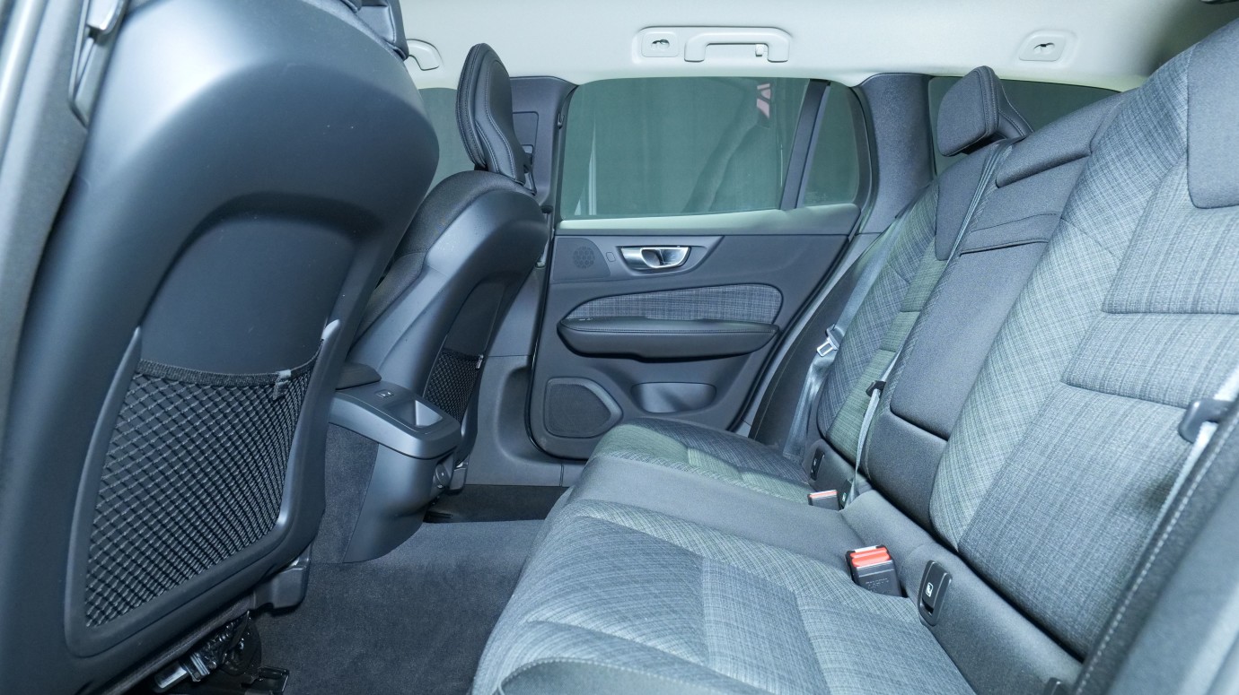 Esittelykuva Volvo V60 bensiiniautosta.