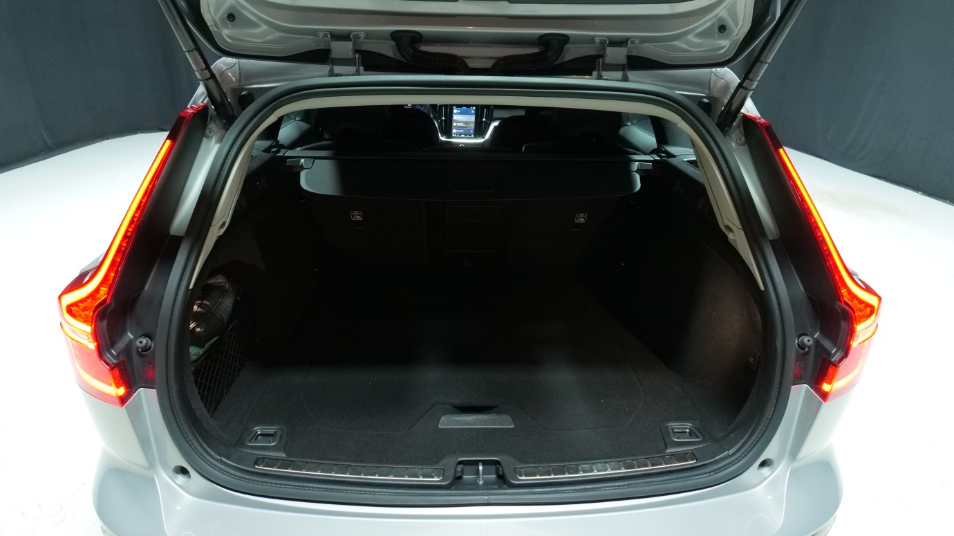 Esittelykuva Volvo V60 bensiiniautosta.