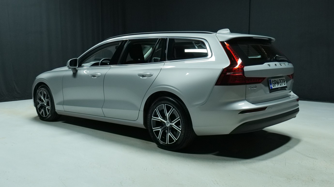Esittelykuva Volvo V60 bensiiniautosta.