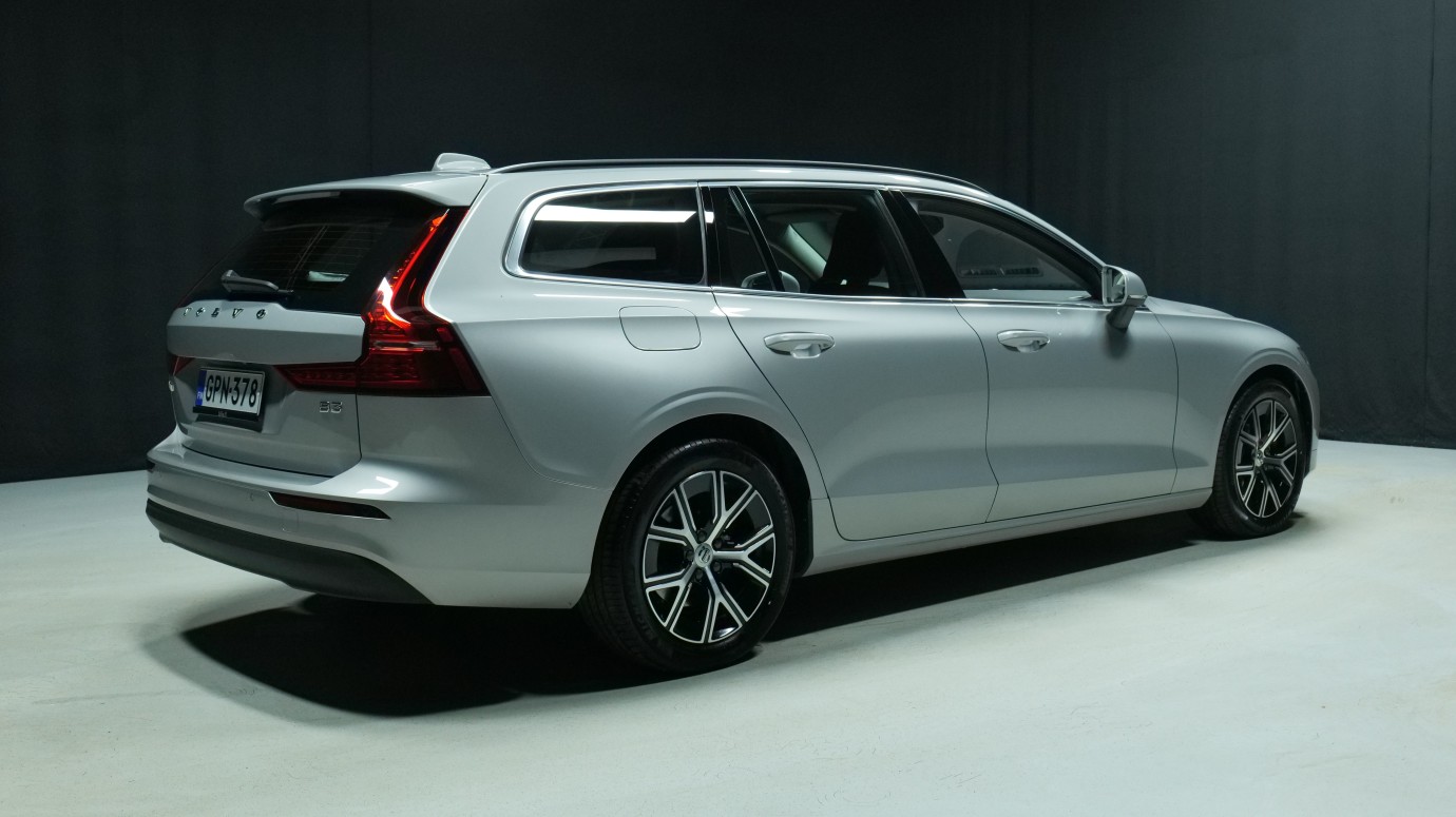 Esittelykuva Volvo V60 bensiiniautosta.