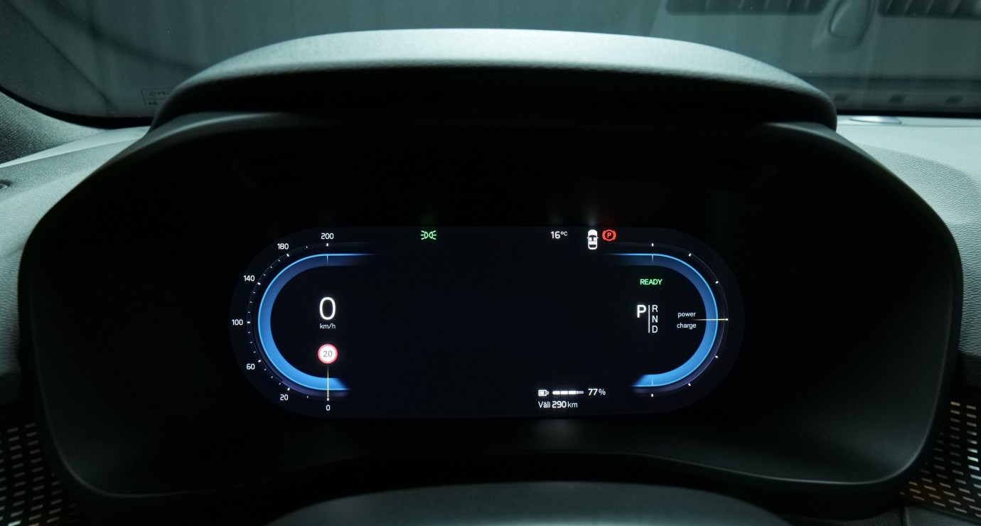 Esittelykuva Volvo XC40 täyssähköautosta.