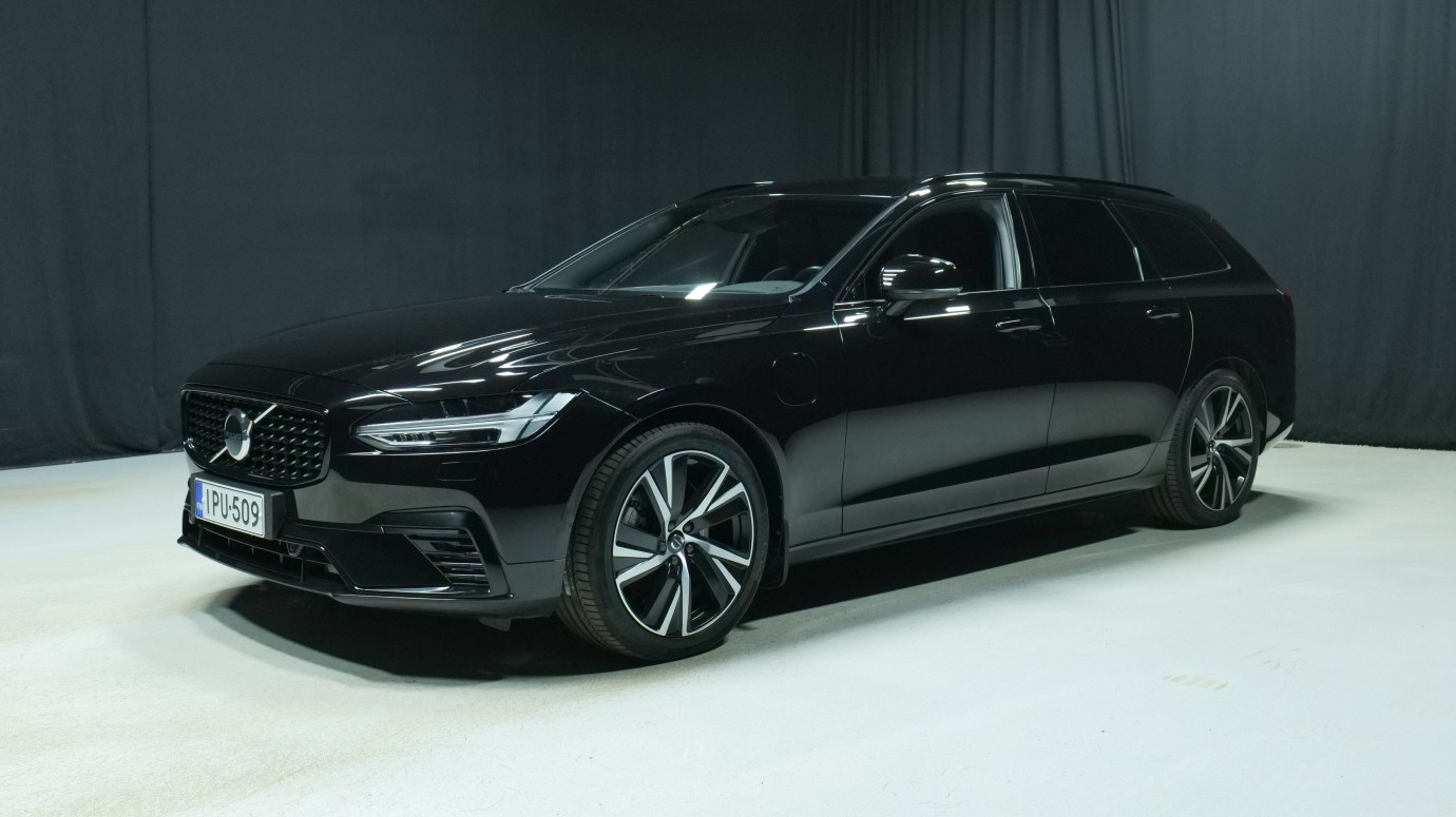 Esittelykuva Volvo V90 kevythybridiautosta.