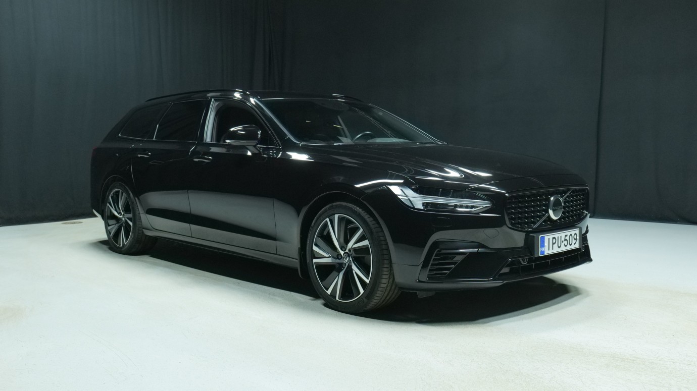 Esittelykuva Volvo V90 kevythybridiautosta.