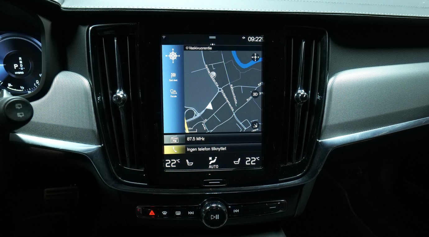 Esittelykuva Volvo V90 kevythybridiautosta.