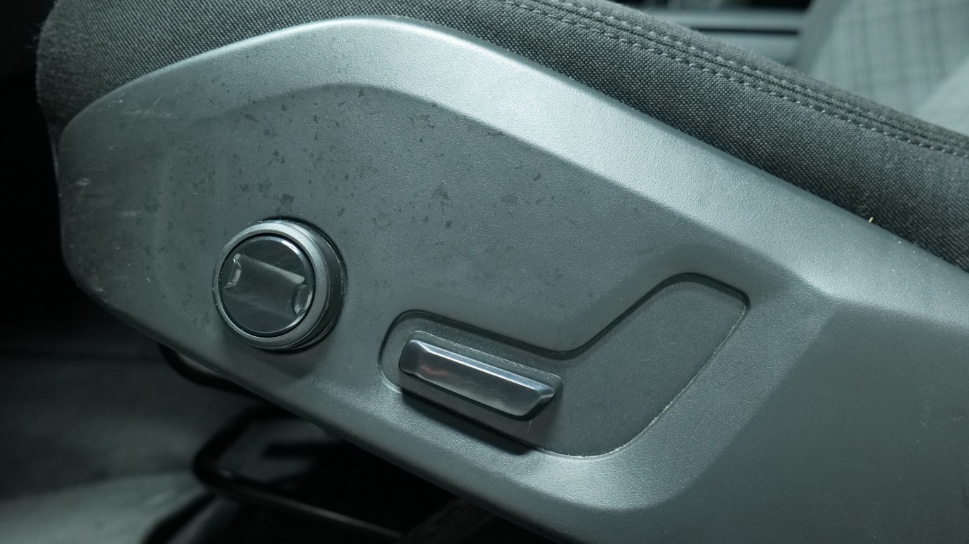 Esittelykuva Volvo V60 bensiiniautosta.