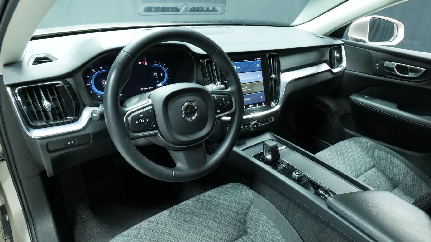 Esittelykuva Volvo V60 bensiiniautosta.