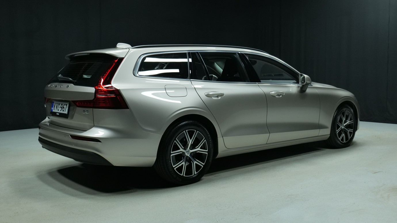 Esittelykuva Volvo V60 bensiiniautosta.