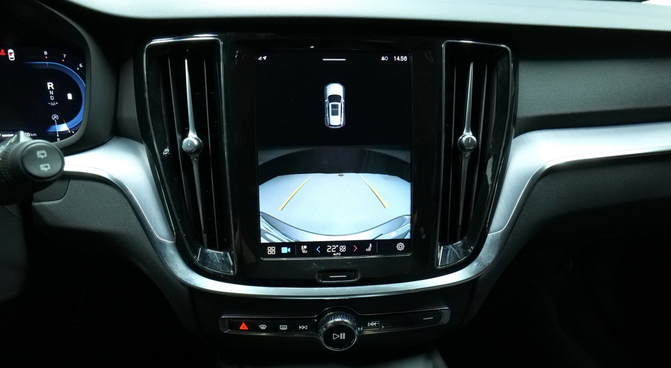 Esittelykuva Volvo V60 bensiiniautosta.