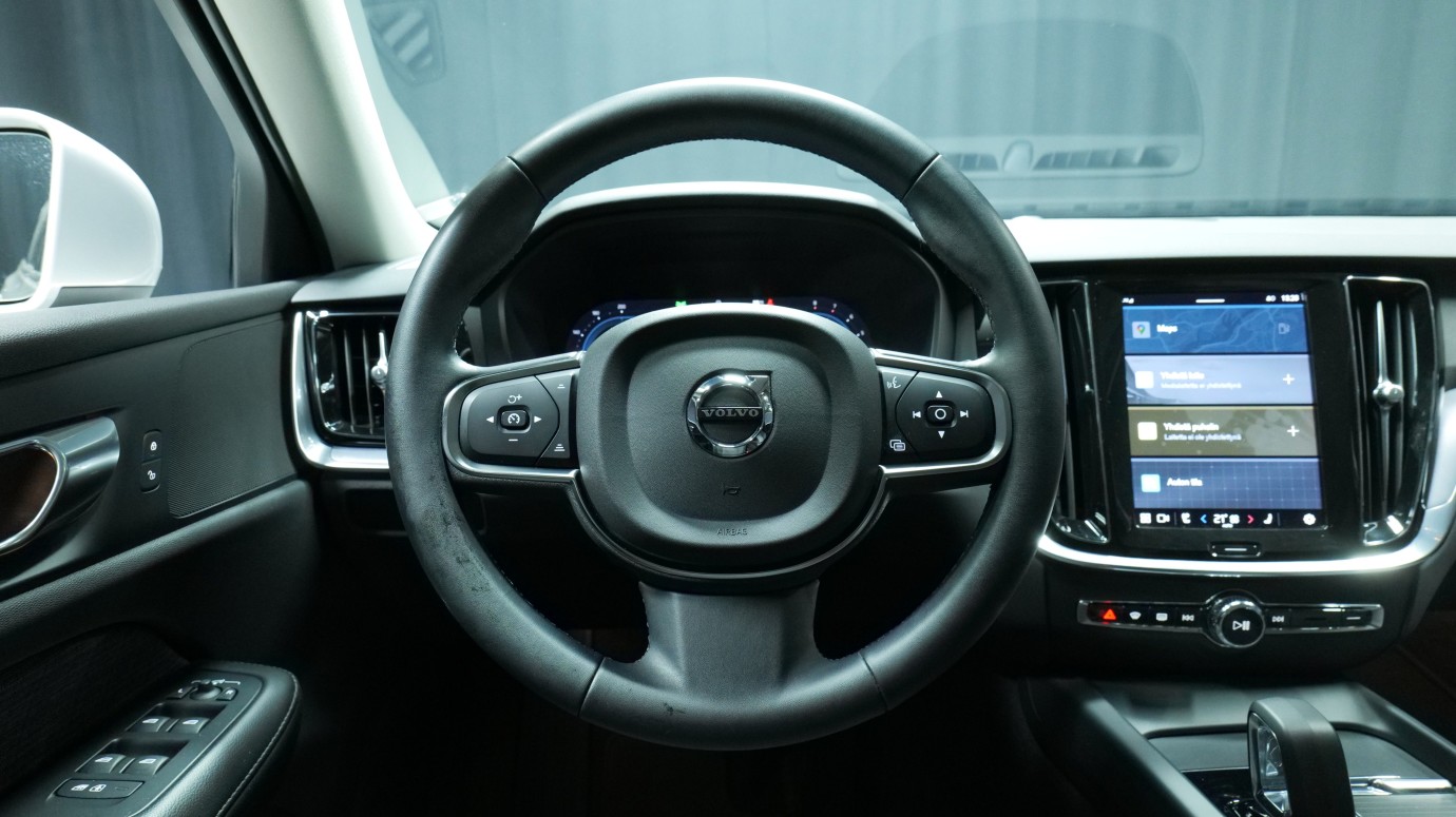 Esittelykuva Volvo V60 kevythybridiautosta.