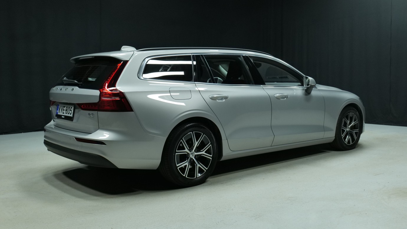 Esittelykuva Volvo V60 kevythybridiautosta.