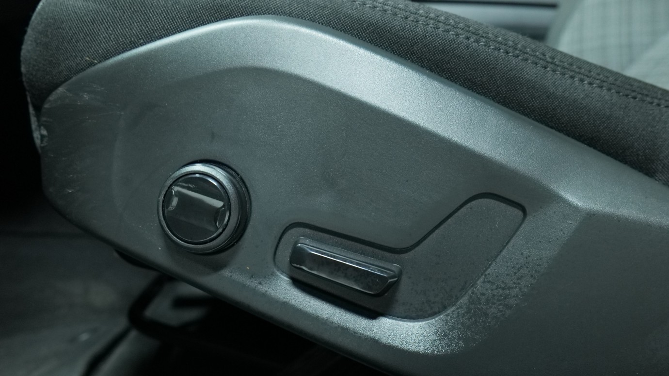 Esittelykuva Volvo V60 bensiiniautosta.