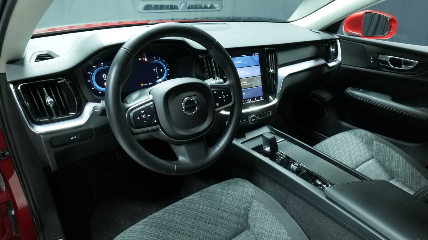 Esittelykuva Volvo V60 bensiiniautosta.