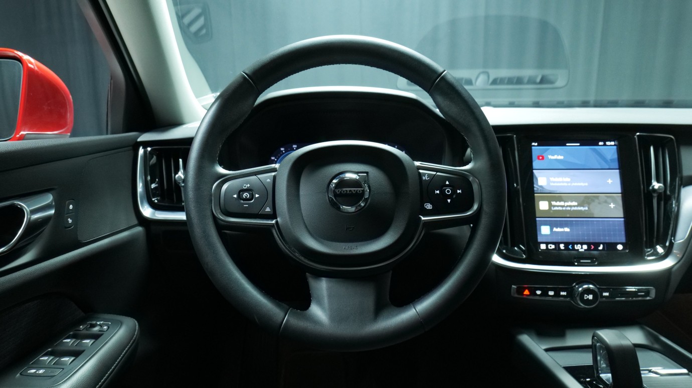 Esittelykuva Volvo V60 bensiiniautosta.