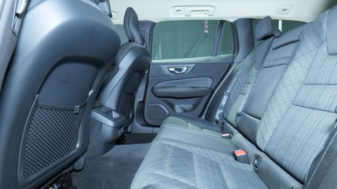 Esittelykuva Volvo V60 bensiiniautosta.
