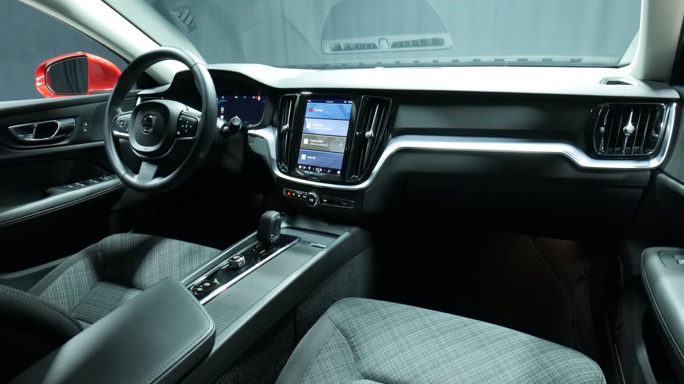 Esittelykuva Volvo V60 bensiiniautosta.