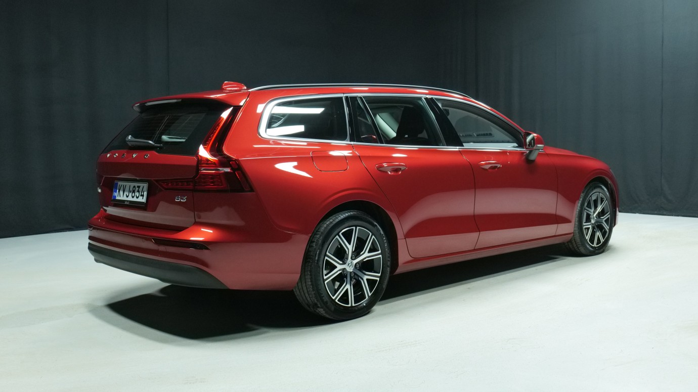 Esittelykuva Volvo V60 bensiiniautosta.