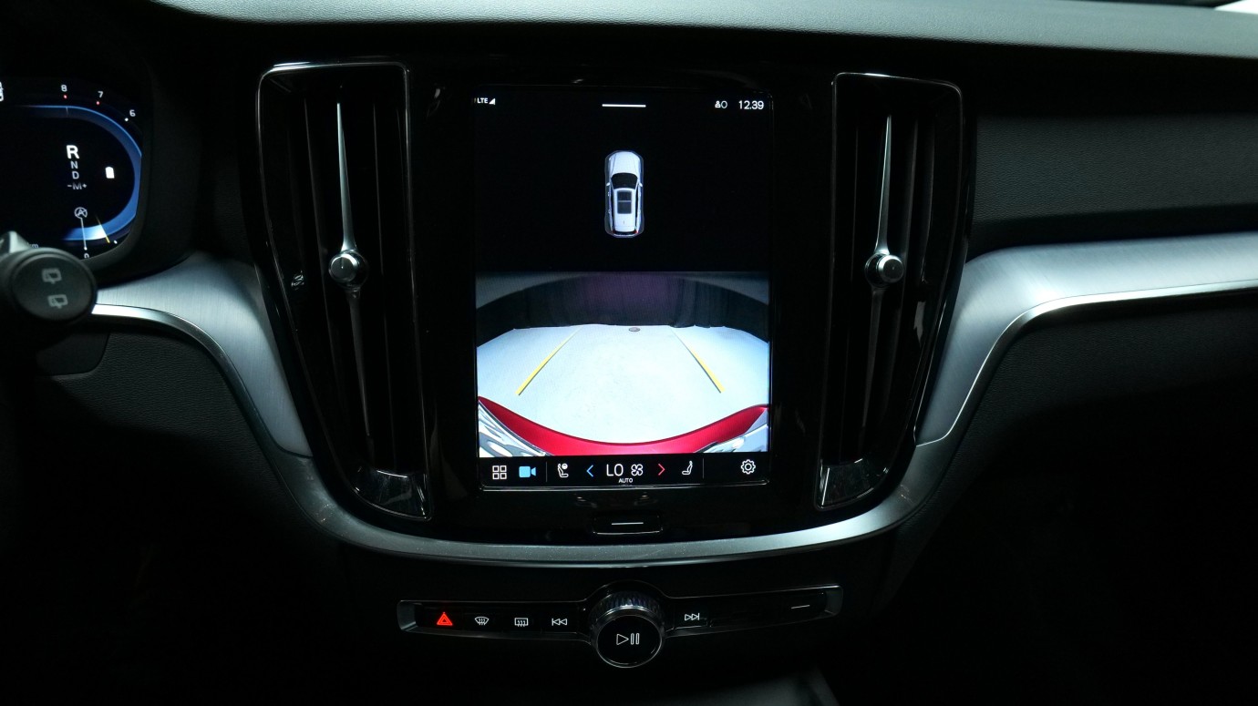 Esittelykuva Volvo V60 bensiiniautosta.