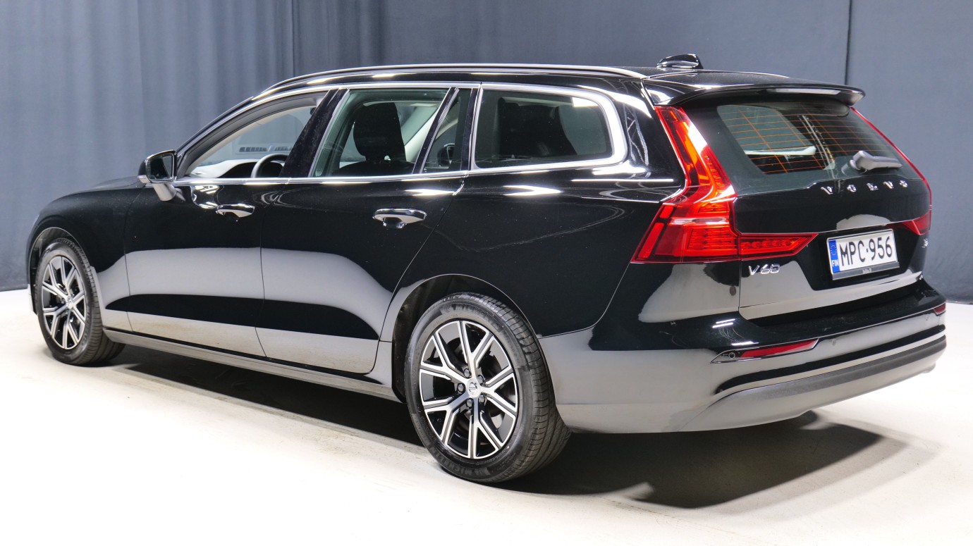 Esittelykuva Volvo V60 kevythybridiautosta.