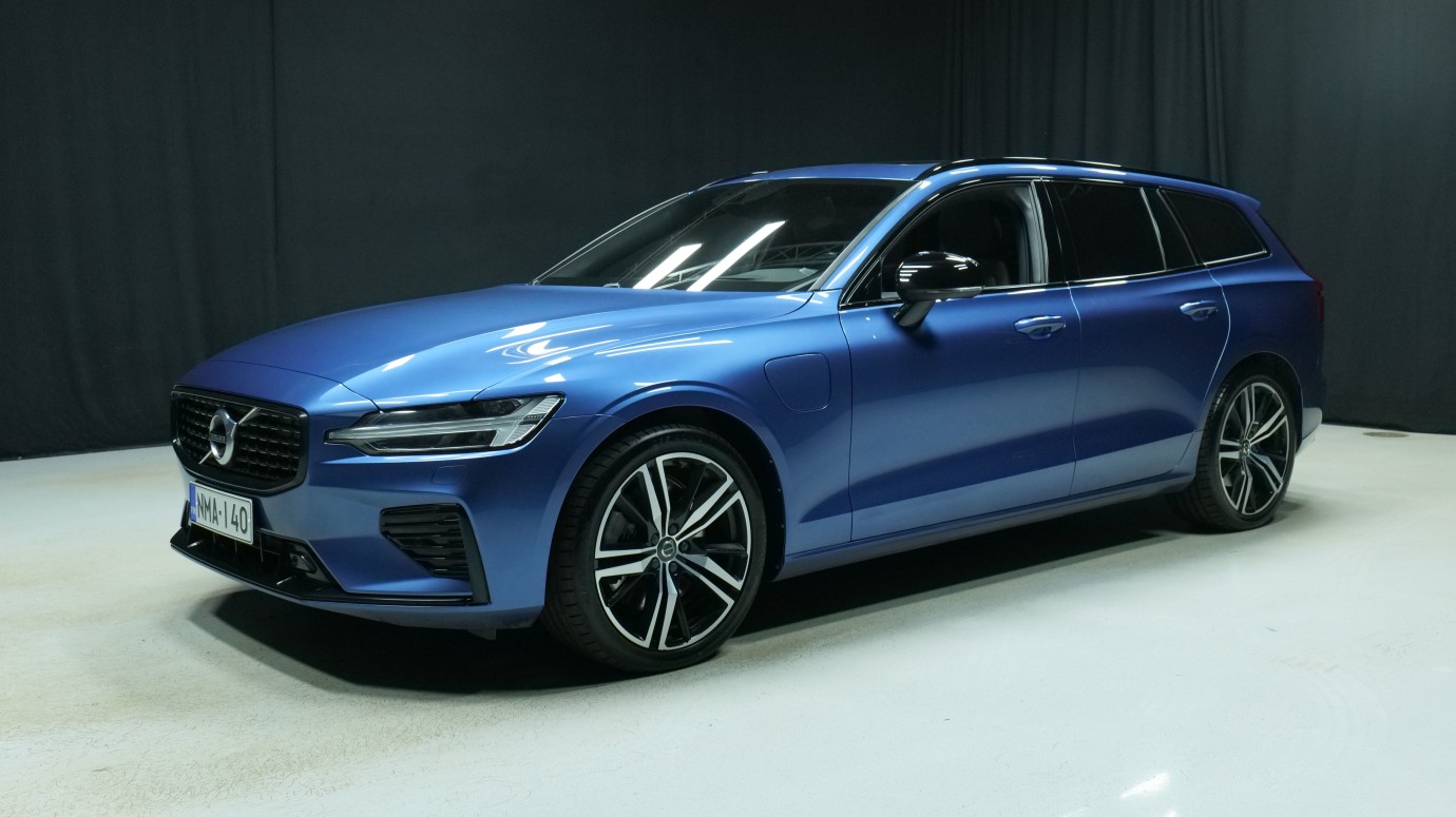 Esittelykuva Volvo V60 kevythybridiautosta.