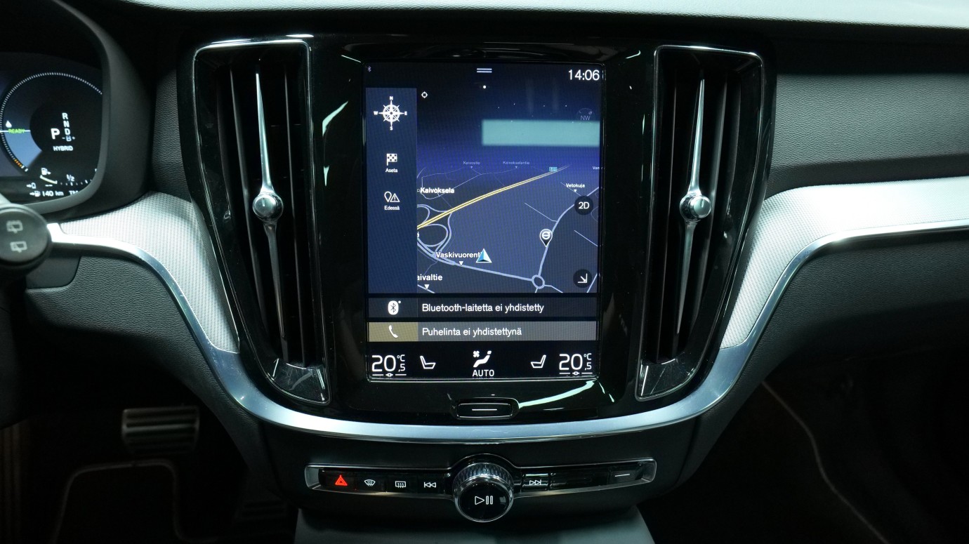 Esittelykuva Volvo V60 kevythybridiautosta.