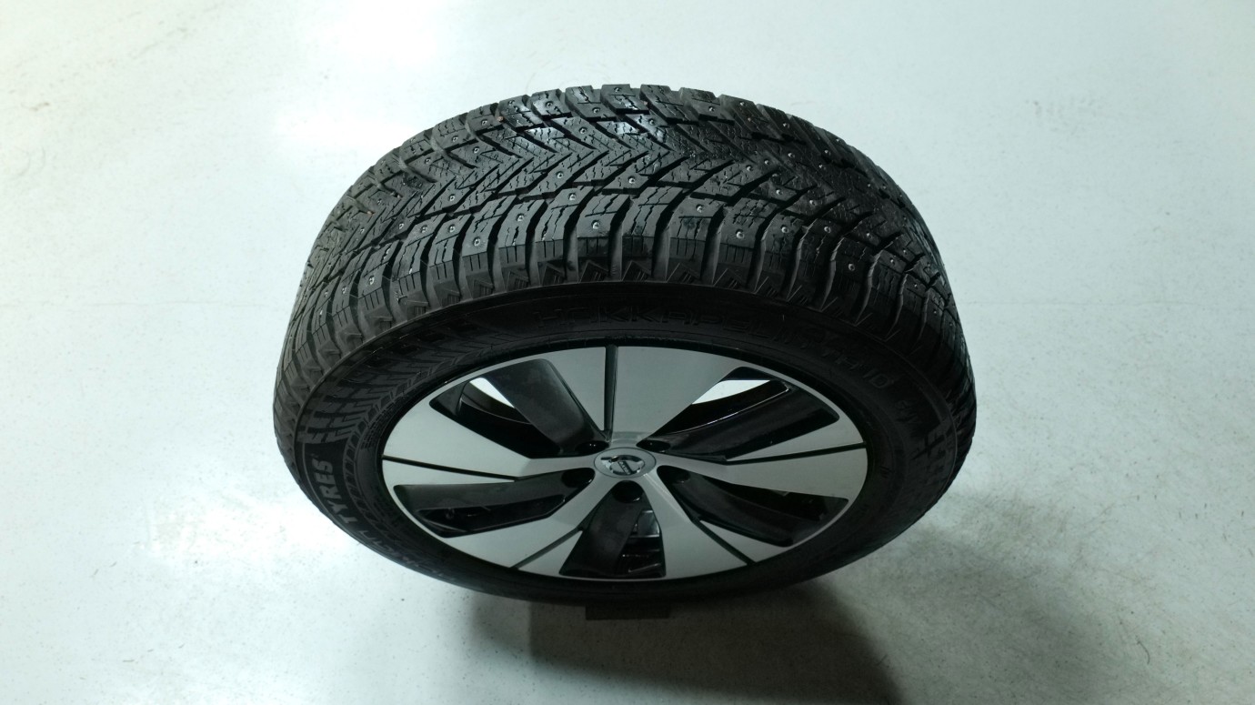 Esittelykuva Volvo XC40 kevythybridiautosta.