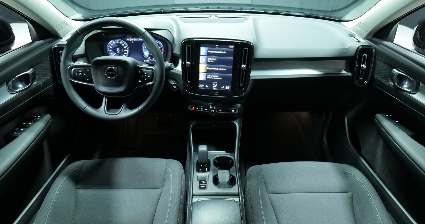 Esittelykuva Volvo XC40 bensiiniautosta.