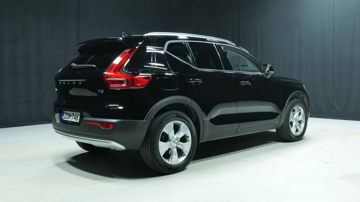 Esittelykuva Volvo XC40 bensiiniautosta.
