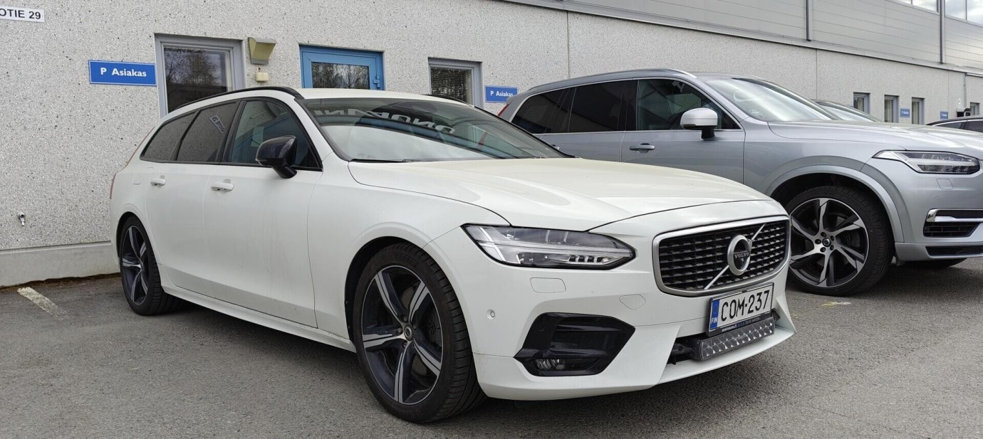 Esittelykuva VOLVO V90 dieselautosta.