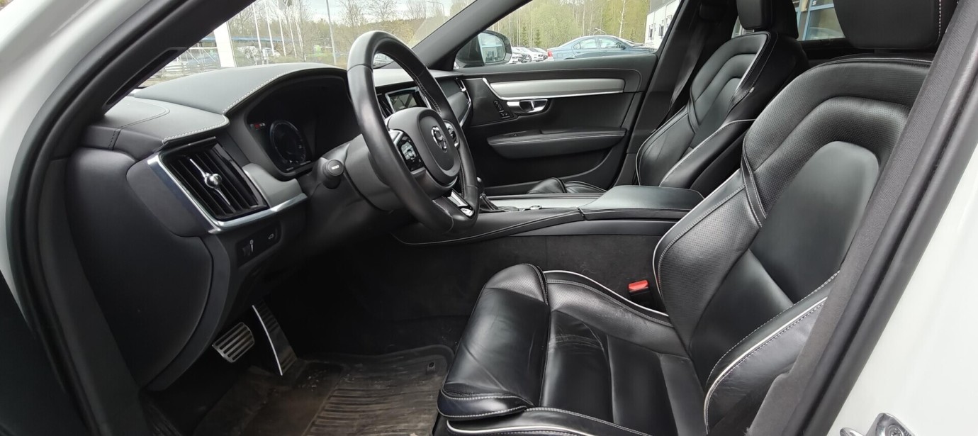 Esittelykuva VOLVO V90 dieselautosta.