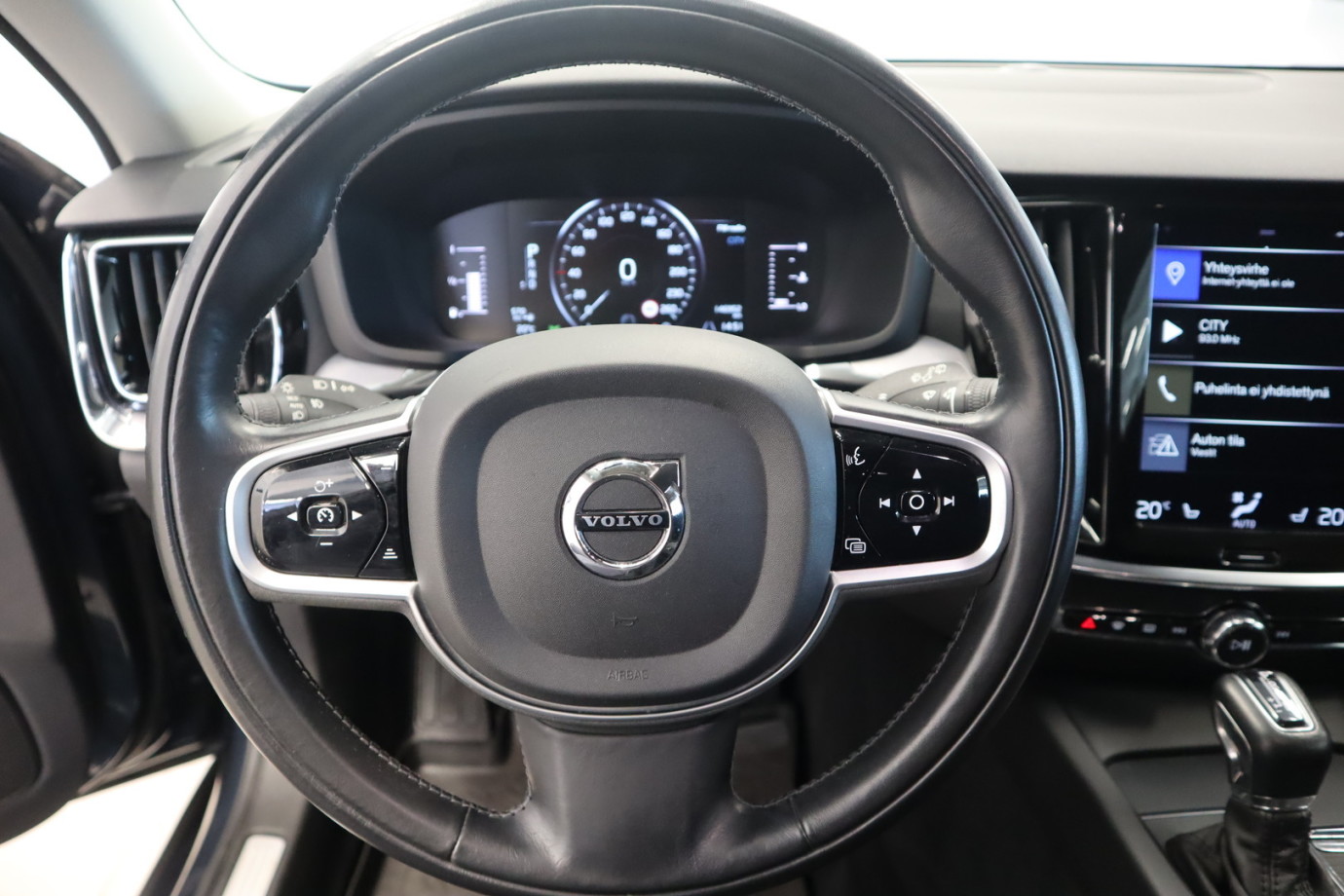 Esittelykuva VOLVO V60 dieselautosta.