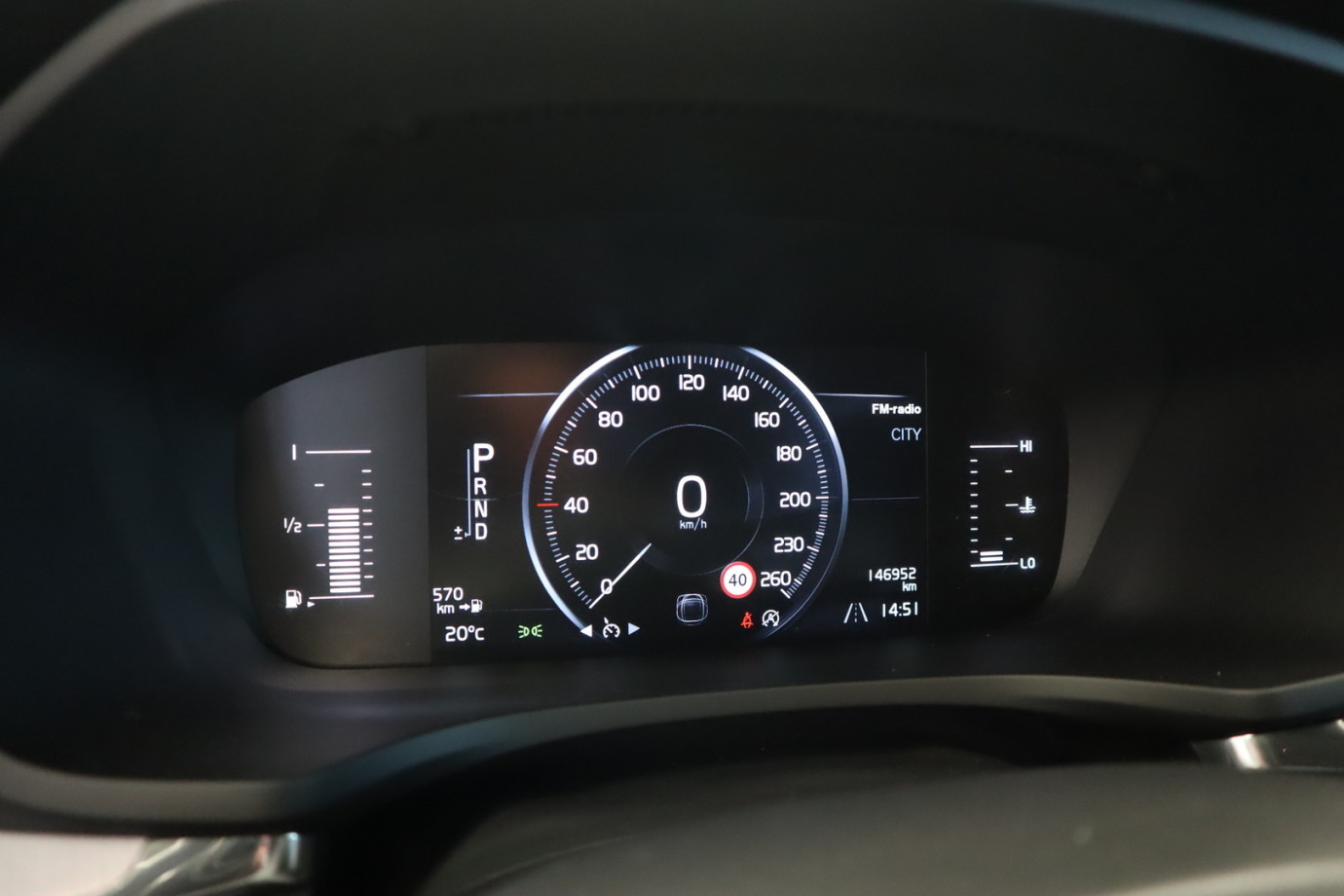 Esittelykuva VOLVO V60 dieselautosta.