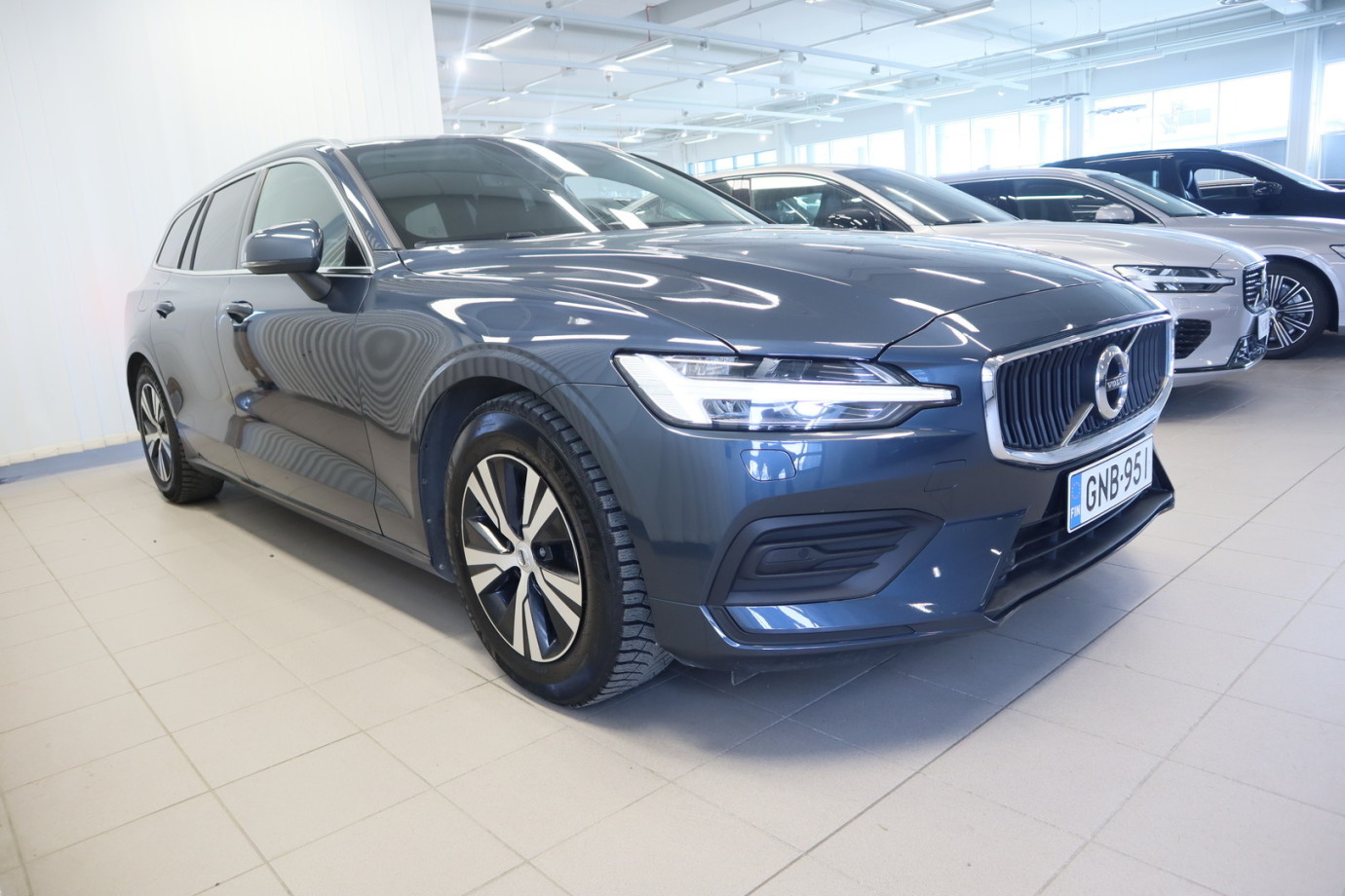 Esittelykuva VOLVO V60 dieselautosta.