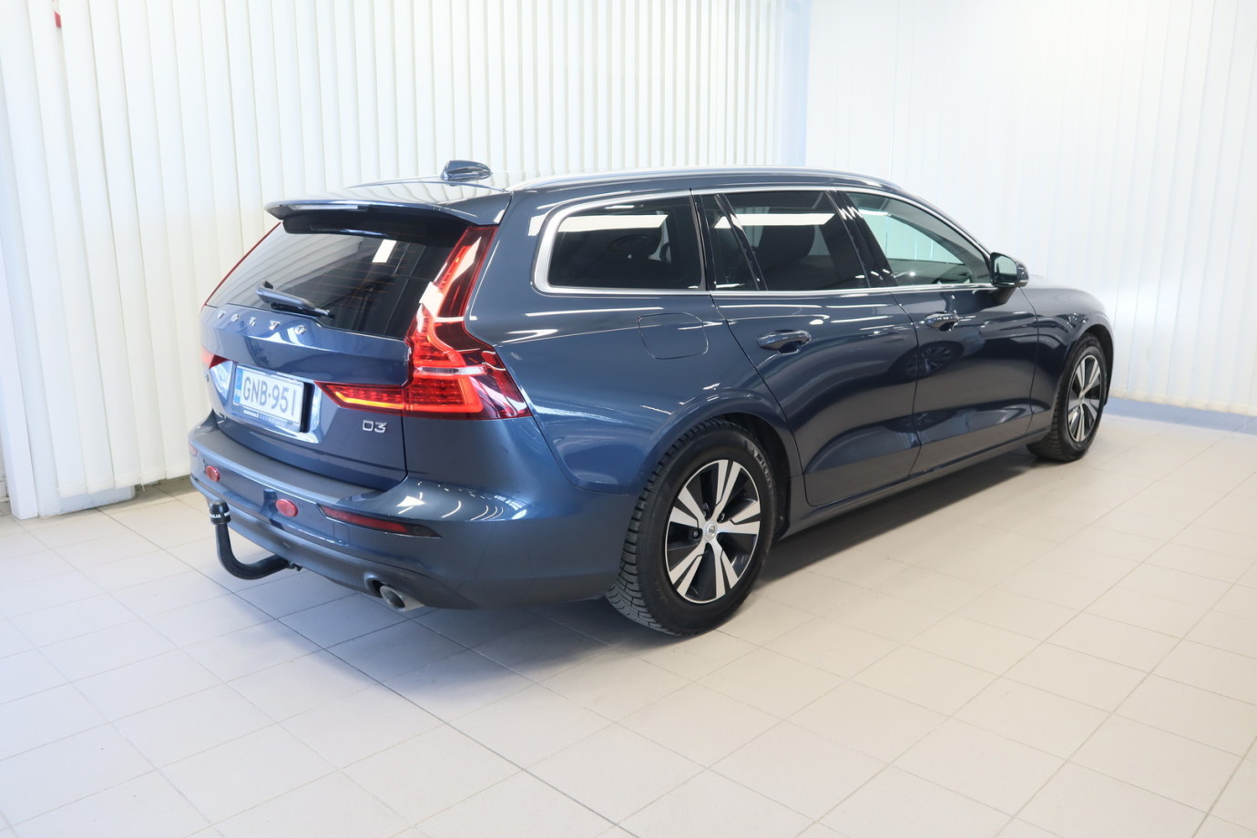 Esittelykuva VOLVO V60 dieselautosta.