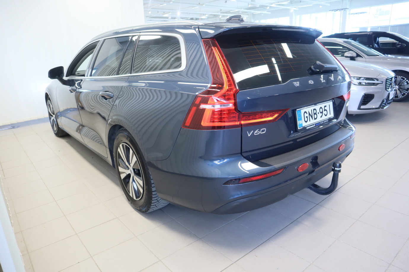Esittelykuva VOLVO V60 dieselautosta.