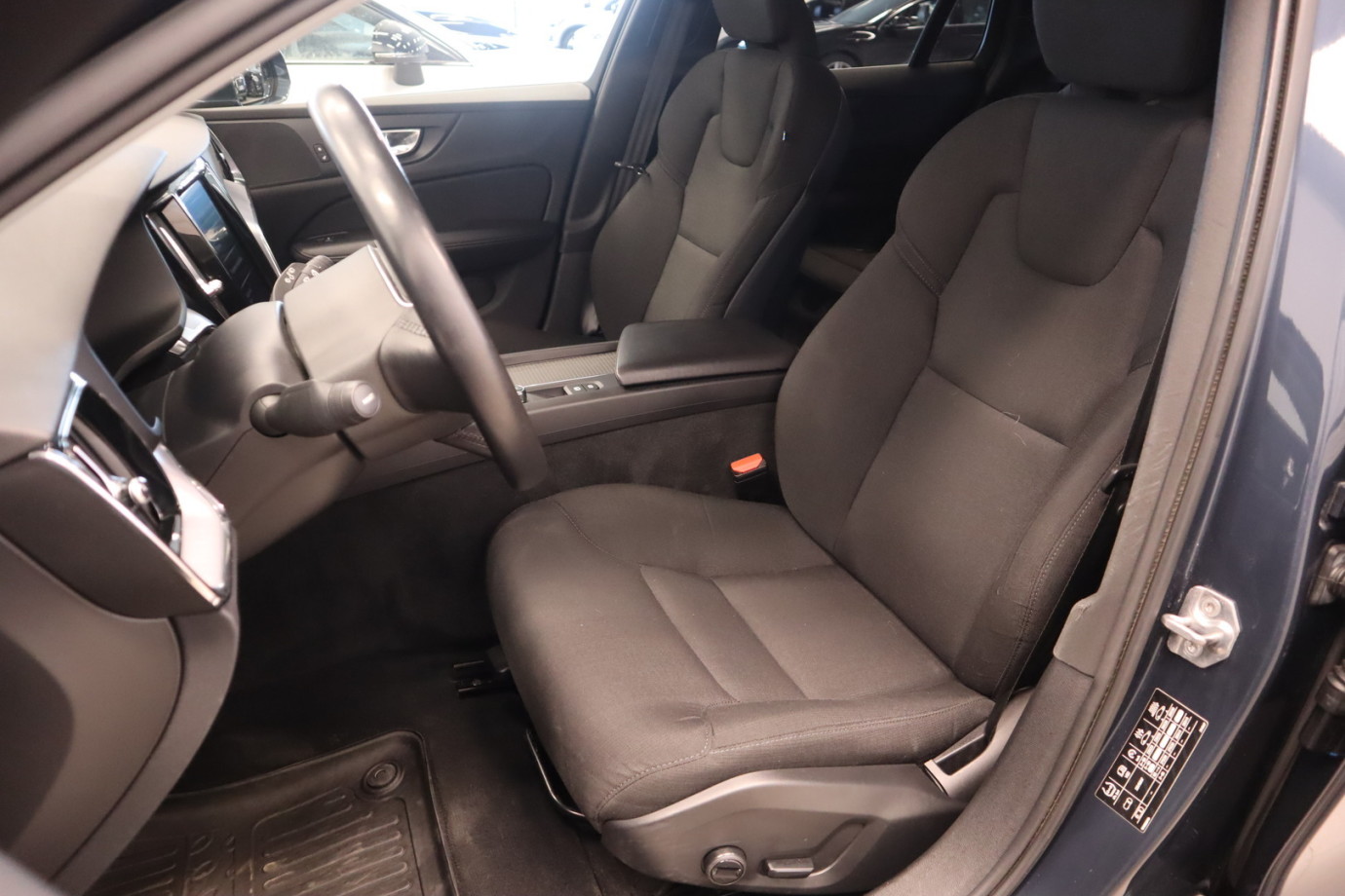Esittelykuva VOLVO V60 dieselautosta.