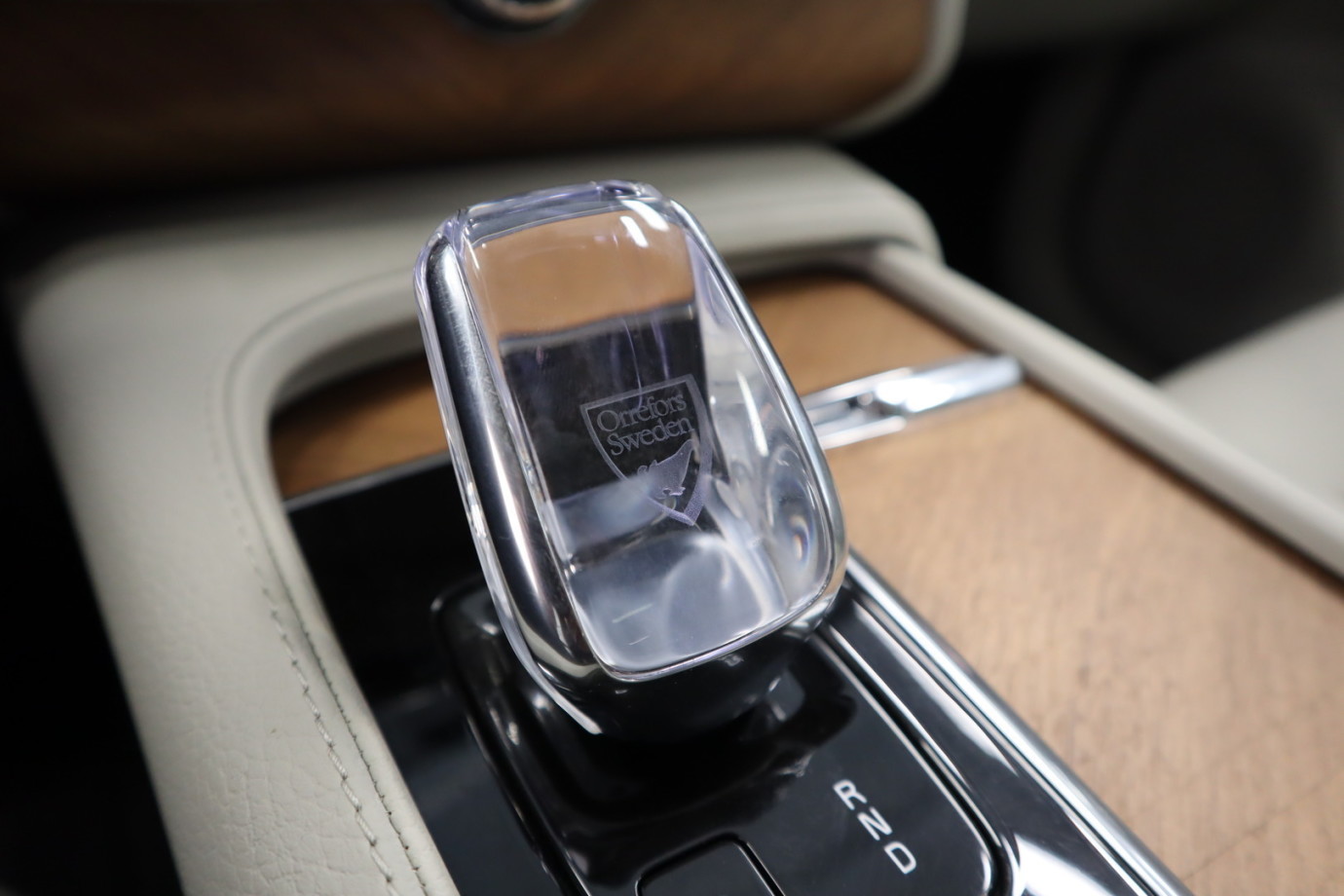 Esittelykuva VOLVO XC90 lataushybridiautosta.