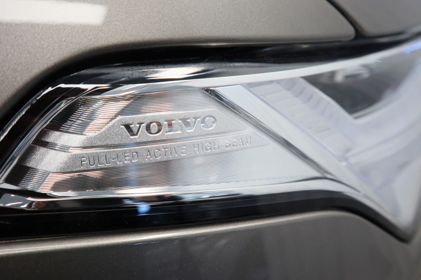 Esittelykuva VOLVO XC90 lataushybridiautosta.