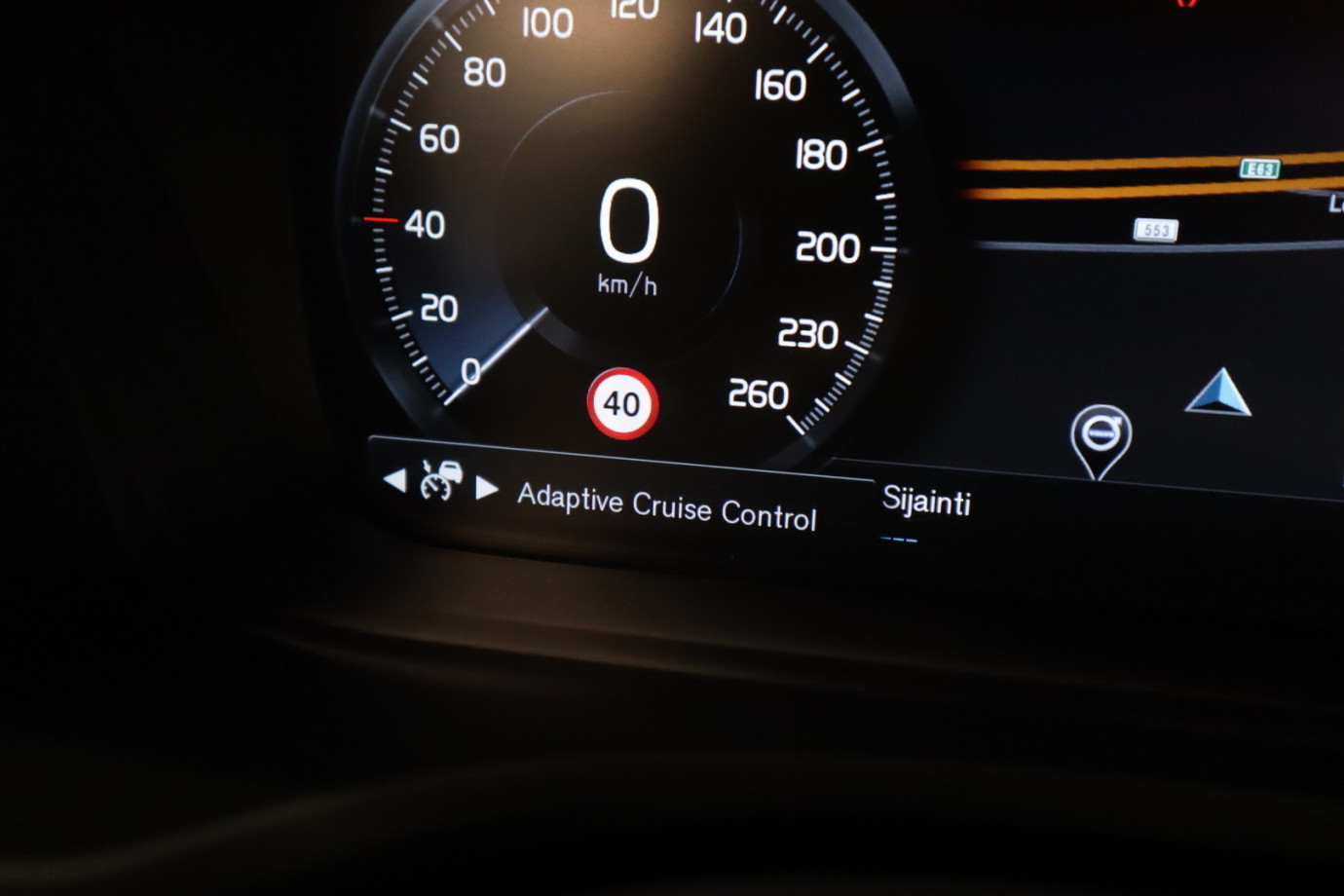 Esittelykuva VOLVO V60 kevythybridiautosta.