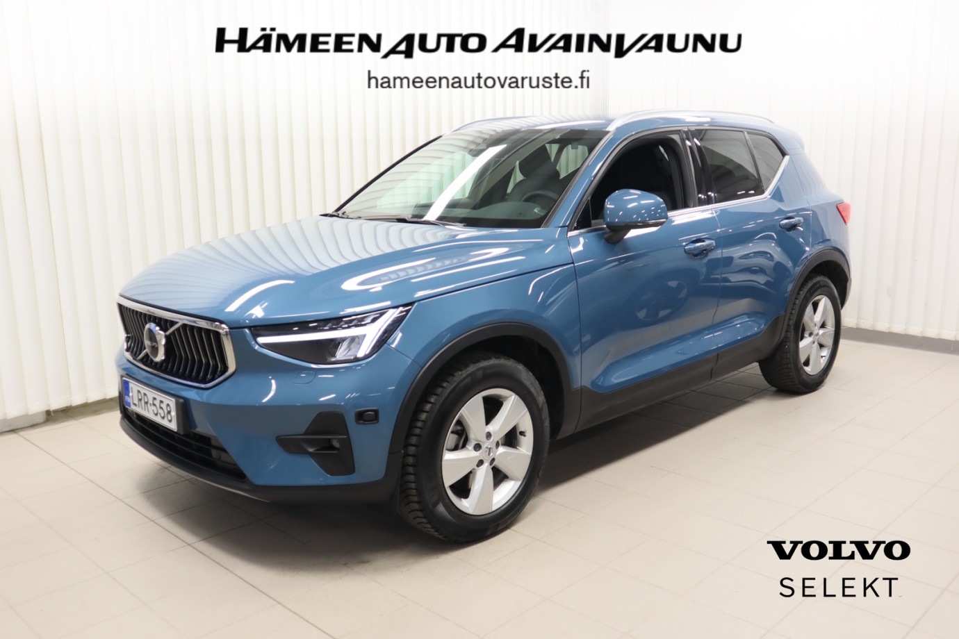 Esittelykuva VOLVO XC40 bensiiniautosta.