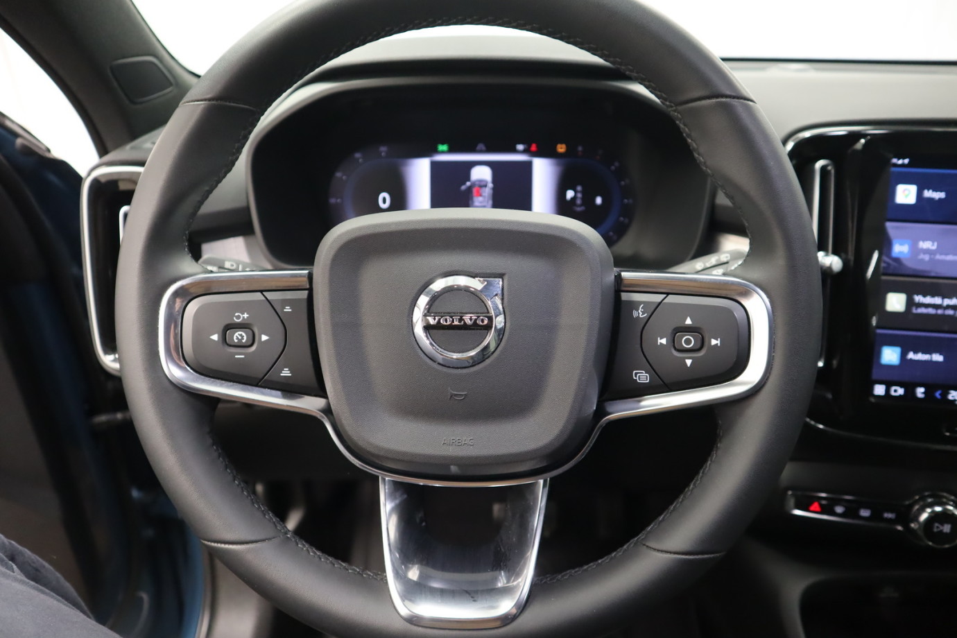 Esittelykuva VOLVO XC40 bensiiniautosta.