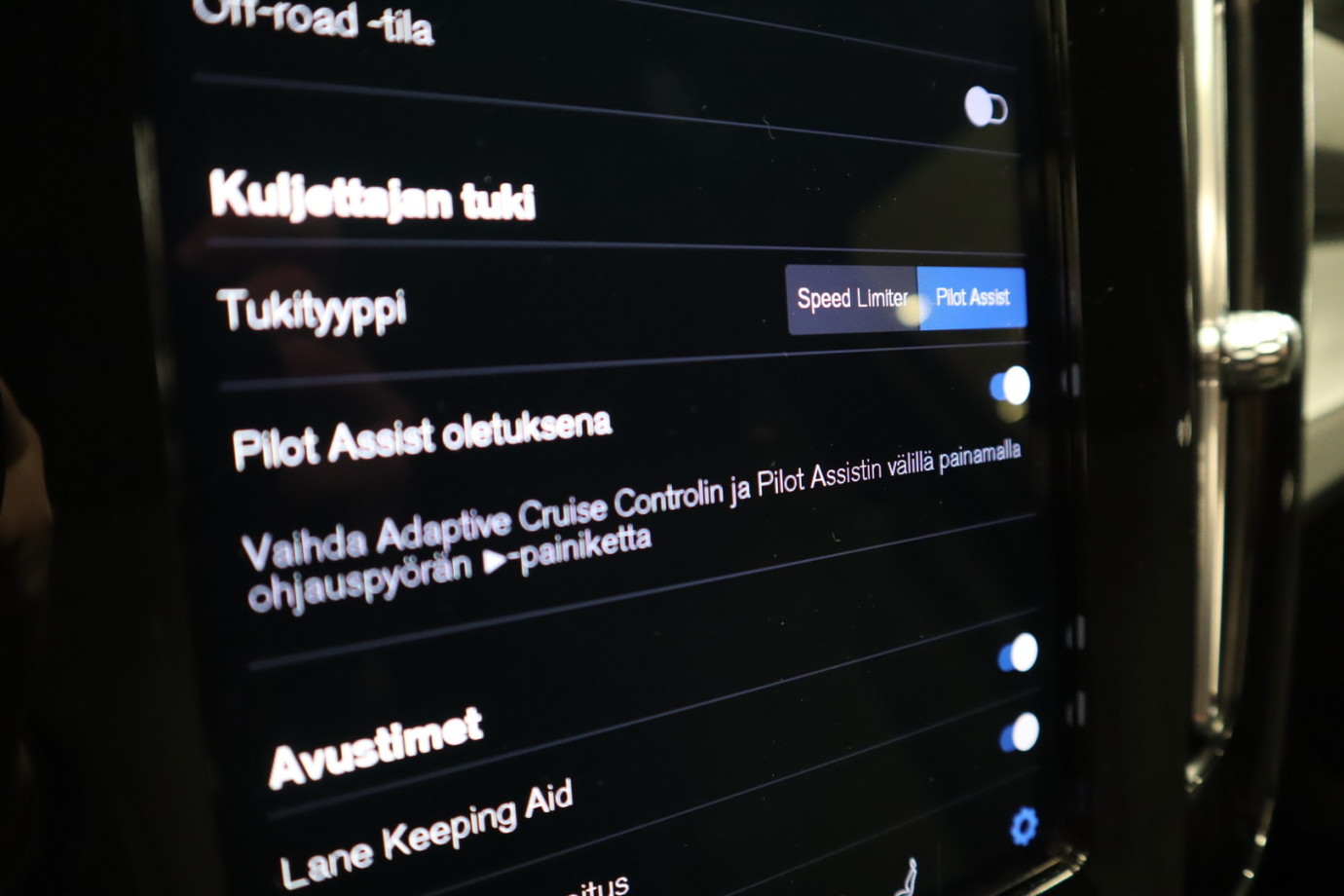 Esittelykuva VOLVO XC40 bensiiniautosta.