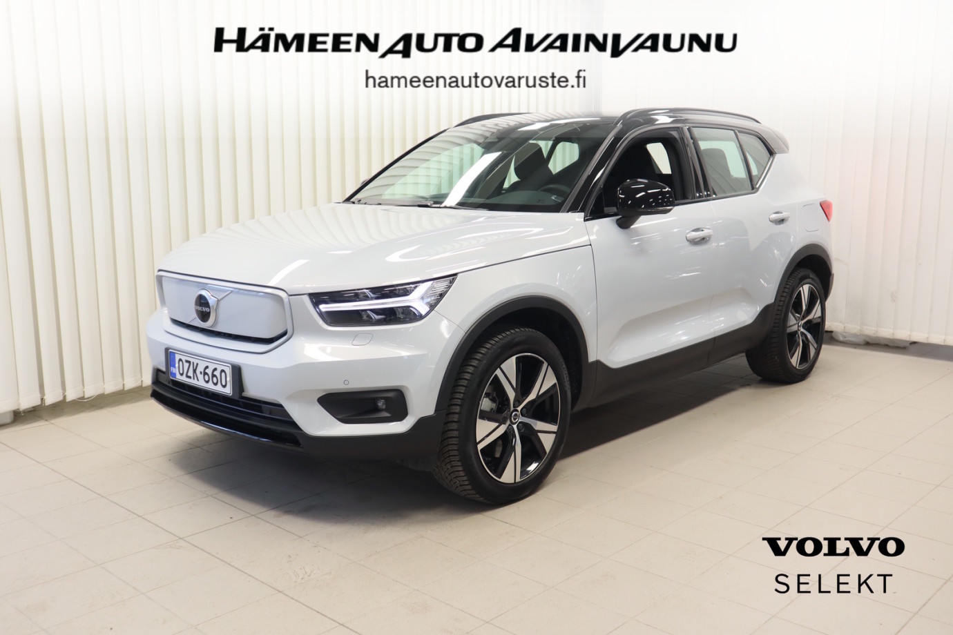 Esittelykuva VOLVO XC40 täyssähköautosta.
