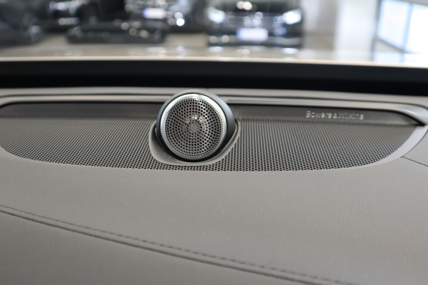 Esittelykuva VOLVO XC90 lataushybridiautosta.